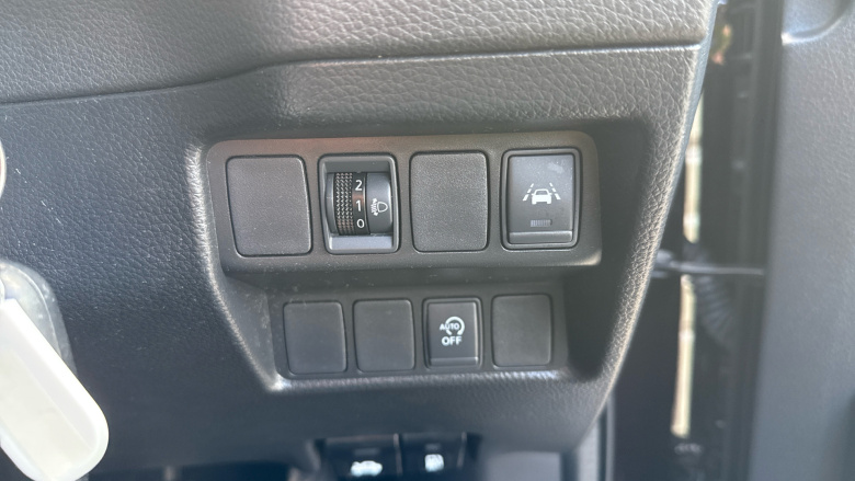 Nissan Qashqai 1.3 DiG-T Acenta Premium 5dr Petrol Hatchback